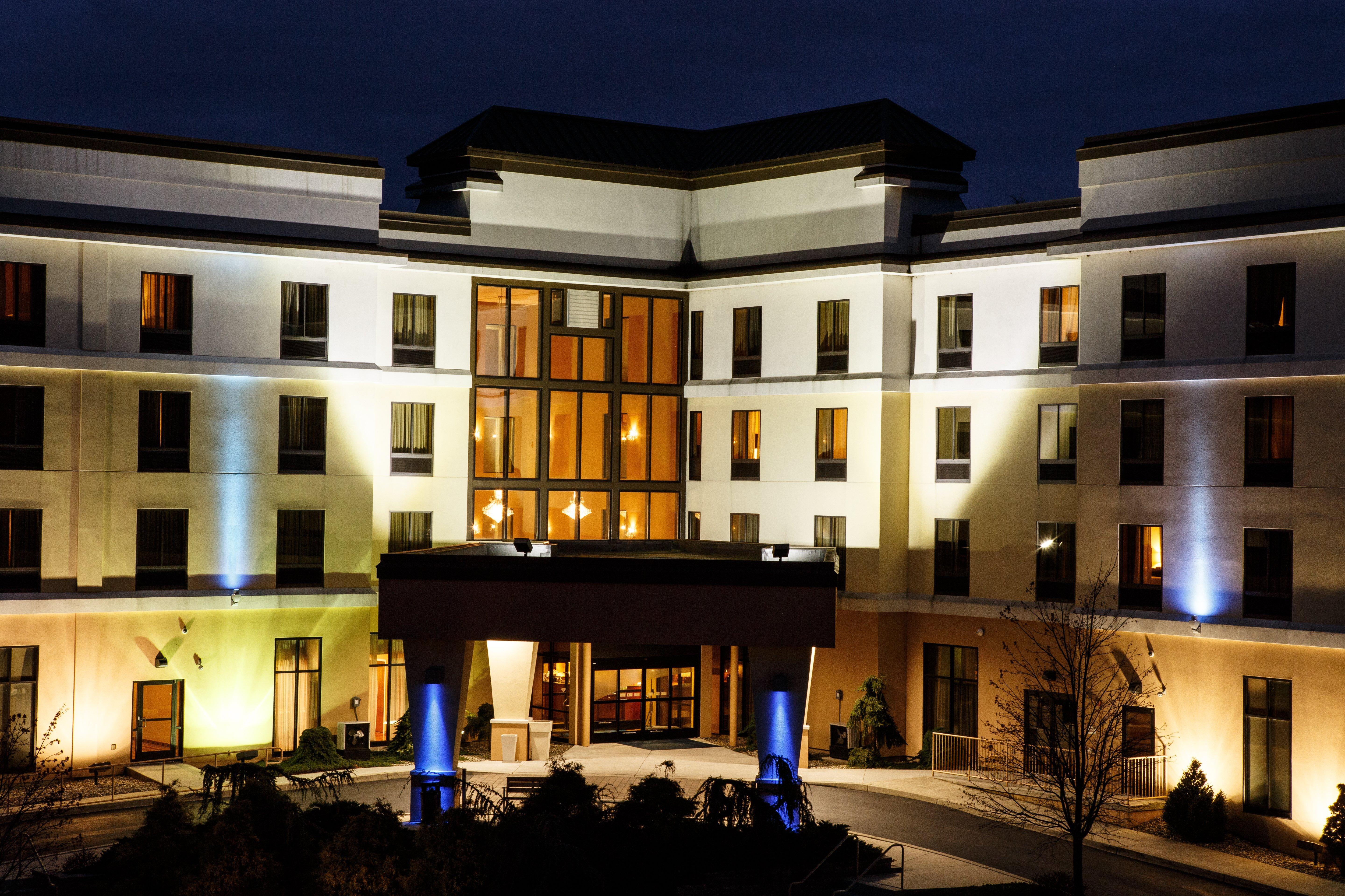 Holiday Inn Express & Suites Harrisburg West Меканиксберг Экстерьер фото