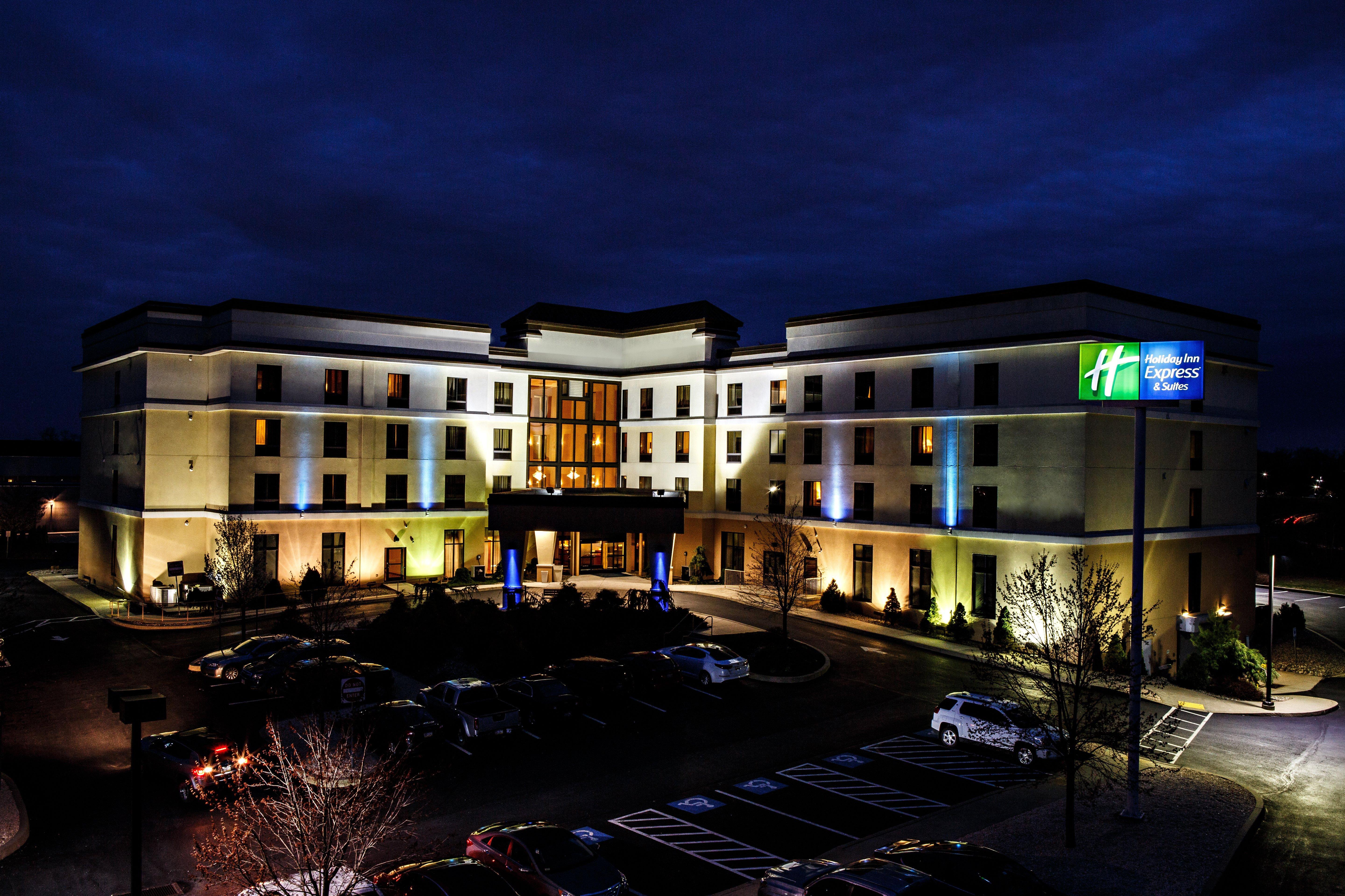 Holiday Inn Express & Suites Harrisburg West Меканиксберг Экстерьер фото