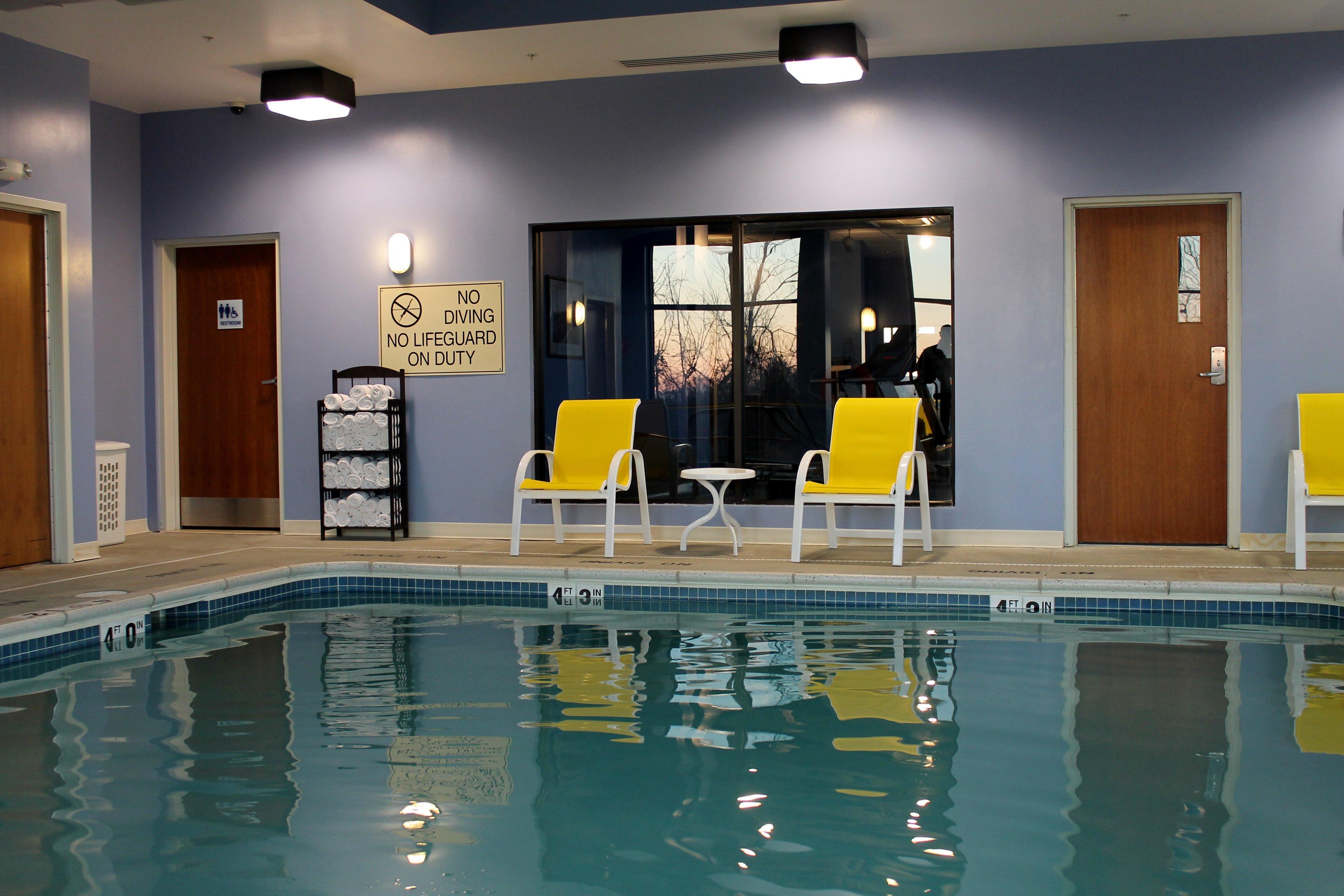 Holiday Inn Express & Suites Harrisburg West Меканиксберг Экстерьер фото