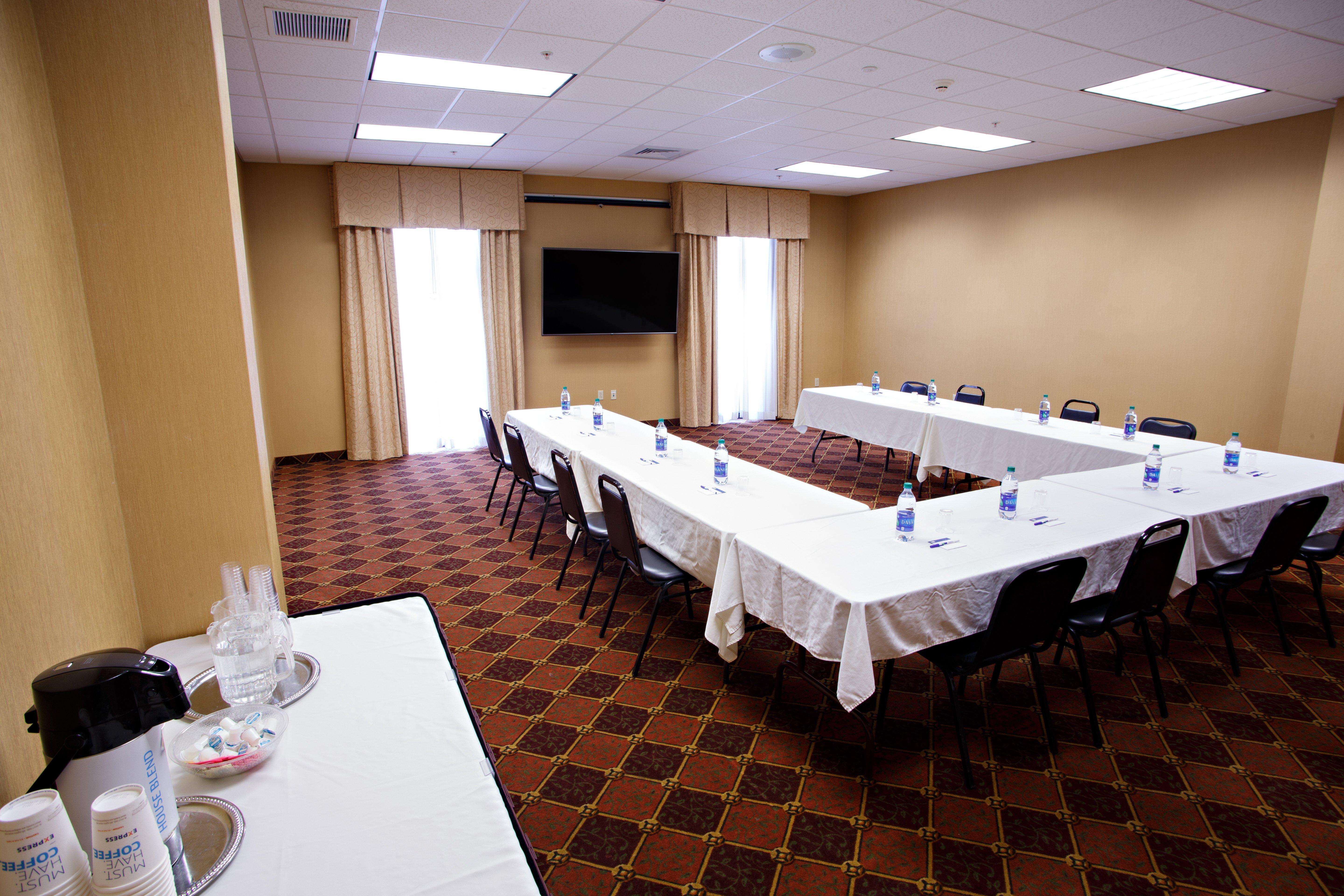 Holiday Inn Express & Suites Harrisburg West Меканиксберг Экстерьер фото