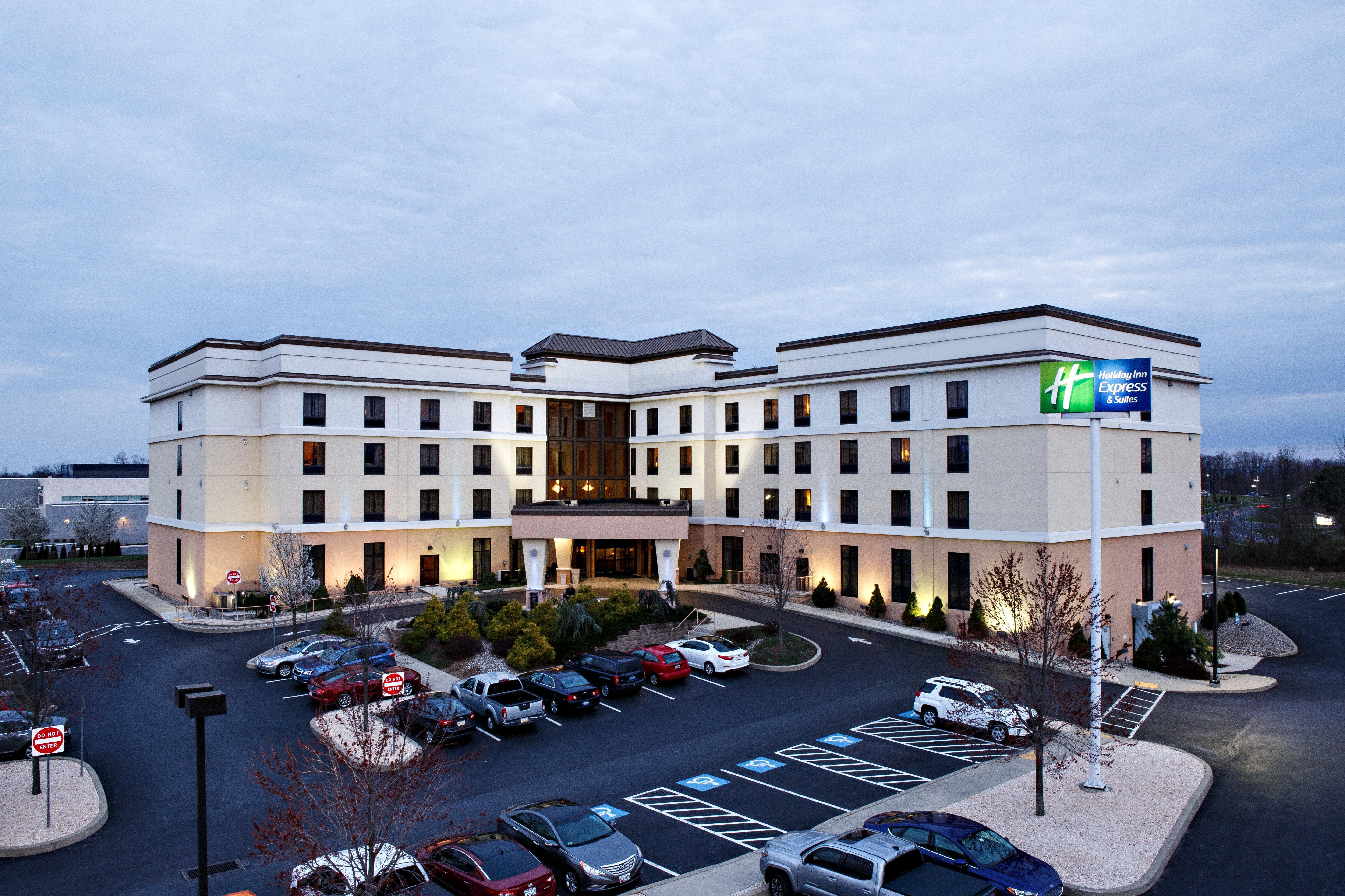 Holiday Inn Express & Suites Harrisburg West Меканиксберг Экстерьер фото