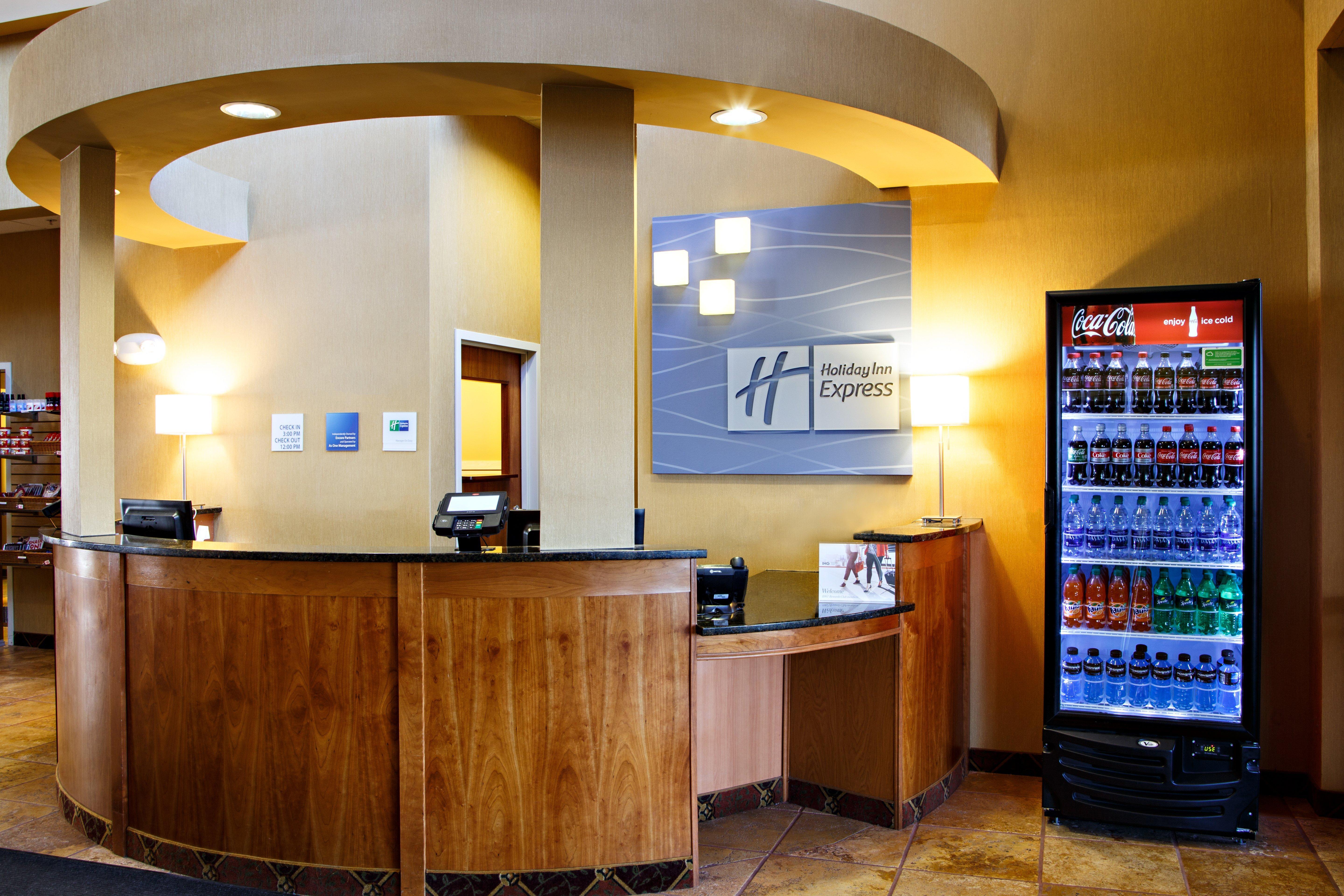 Holiday Inn Express & Suites Harrisburg West Меканиксберг Экстерьер фото