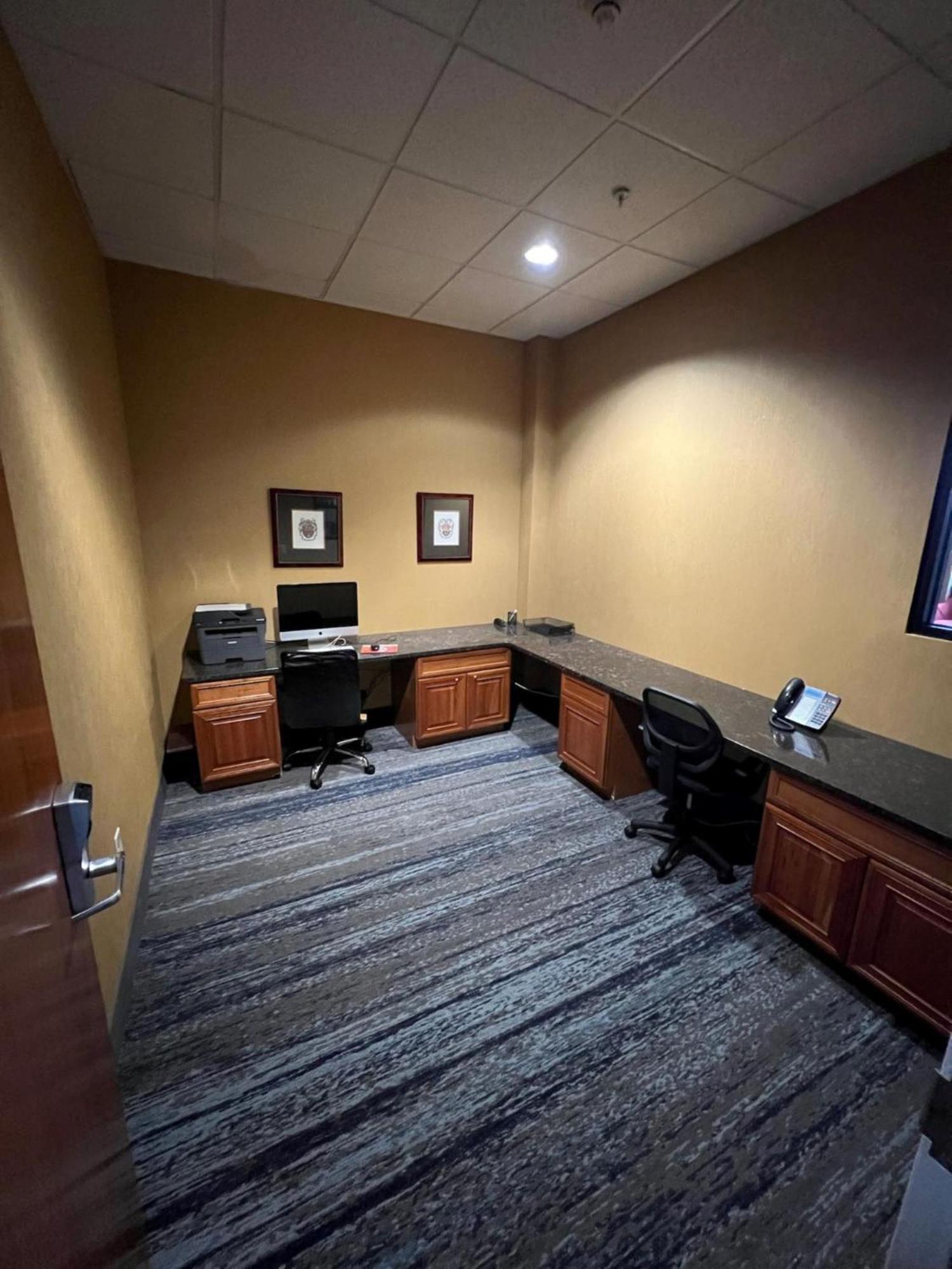 Holiday Inn Express & Suites Harrisburg West Меканиксберг Экстерьер фото