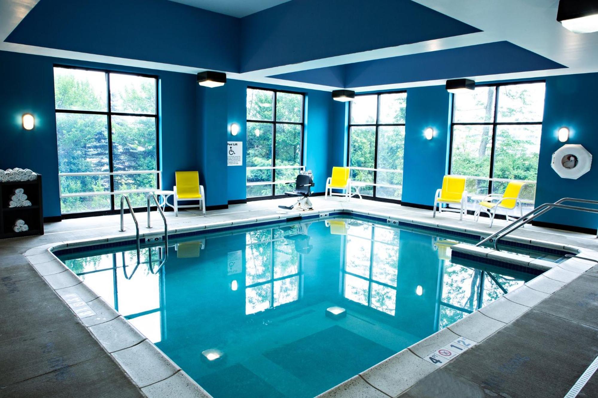 Holiday Inn Express & Suites Harrisburg West Меканиксберг Экстерьер фото