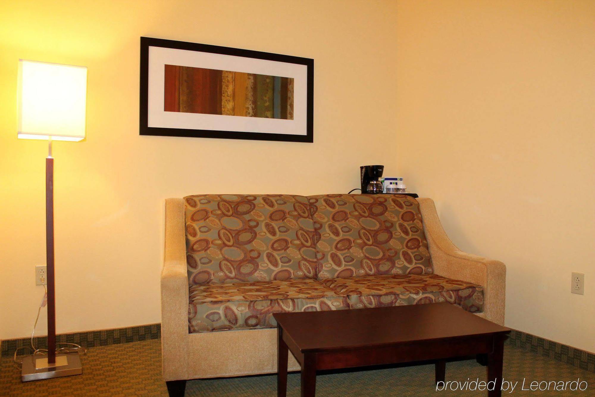 Holiday Inn Express & Suites Harrisburg West Меканиксберг Экстерьер фото