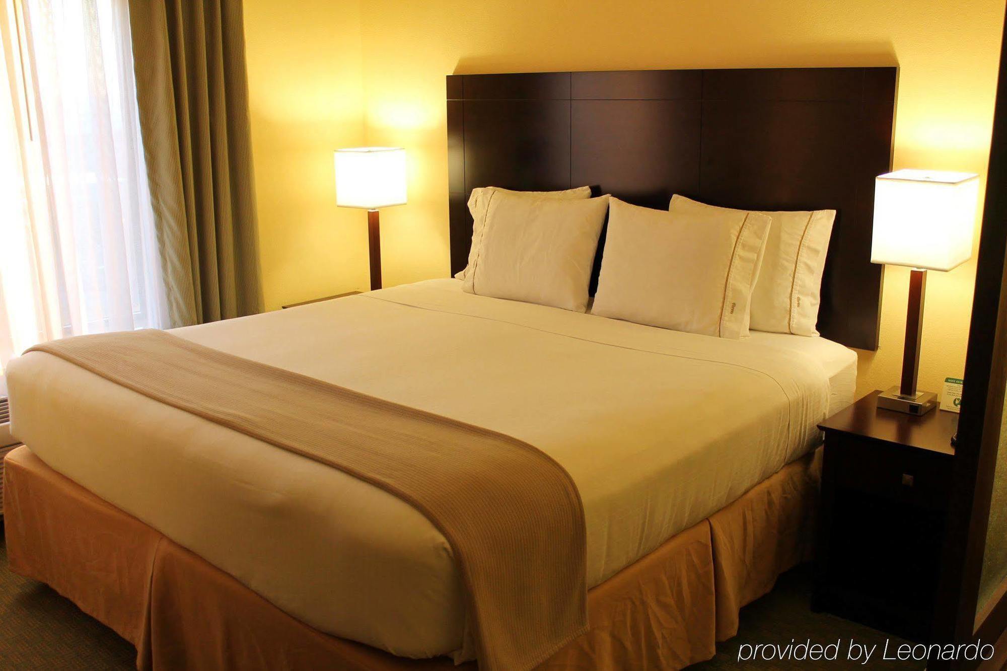 Holiday Inn Express & Suites Harrisburg West Меканиксберг Экстерьер фото