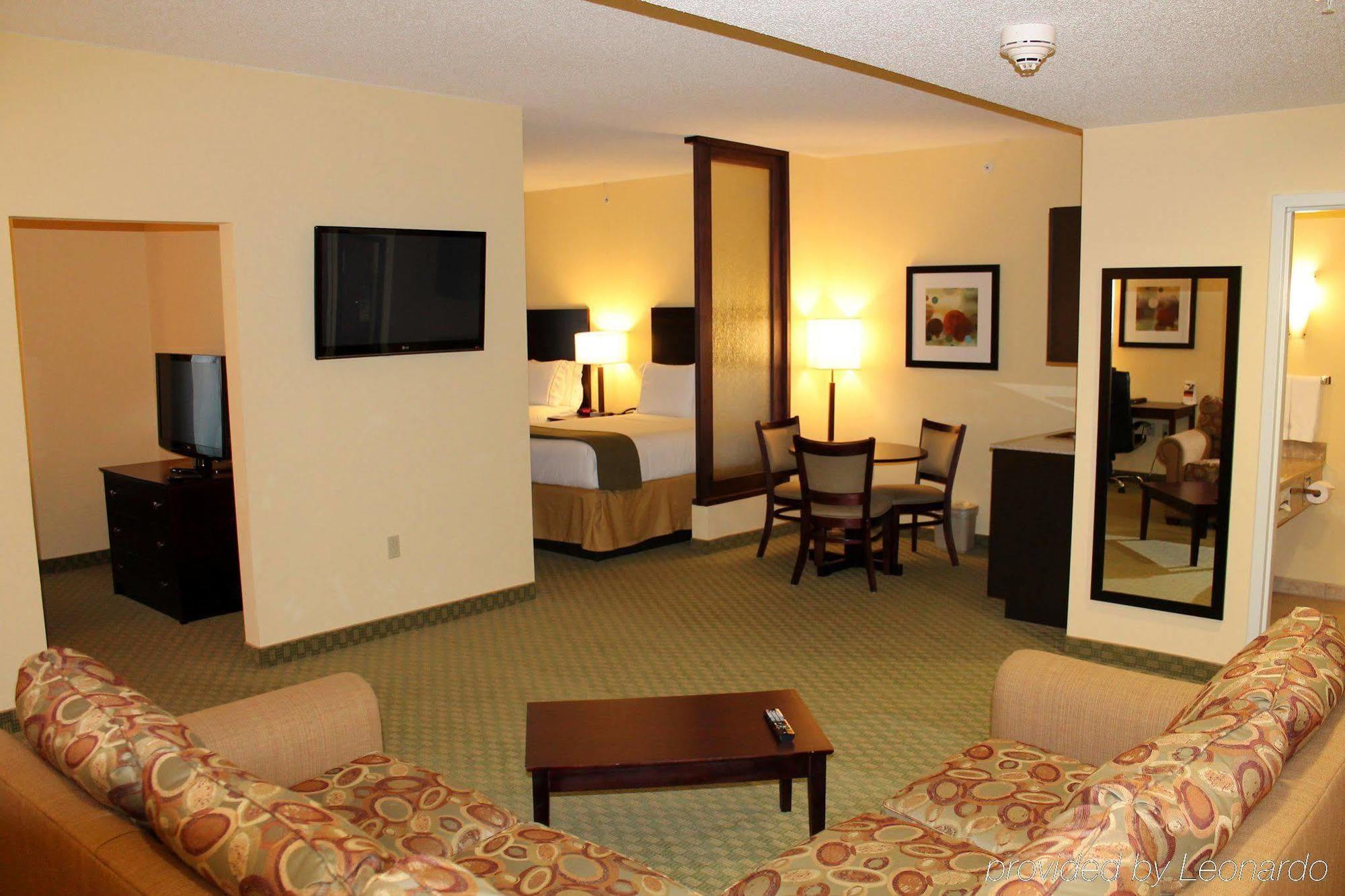 Holiday Inn Express & Suites Harrisburg West Меканиксберг Экстерьер фото