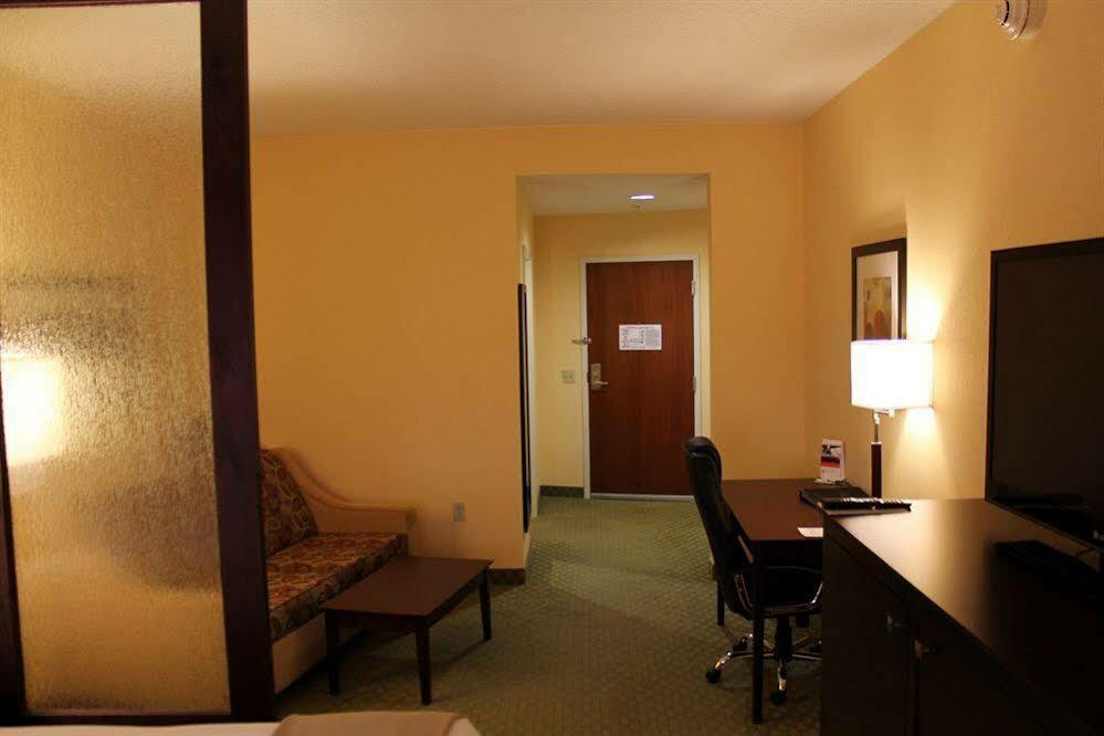 Holiday Inn Express & Suites Harrisburg West Меканиксберг Экстерьер фото